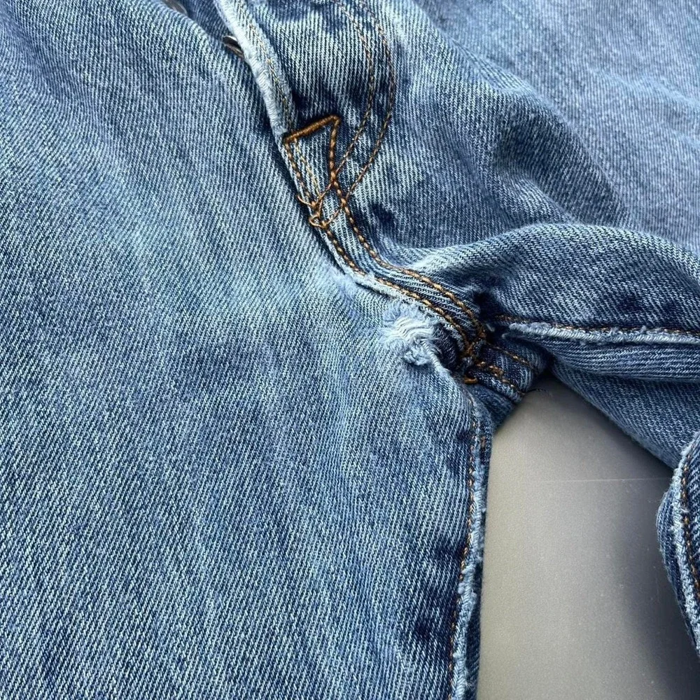 Levi's 501 blue jeans distressed